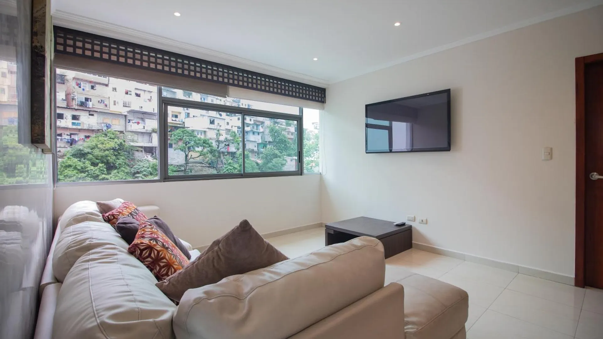 Lujoso Depa Con Piscina - Jacuzzi Y Vista Al Rio Desde La Habitacion Guayaquil Apartment