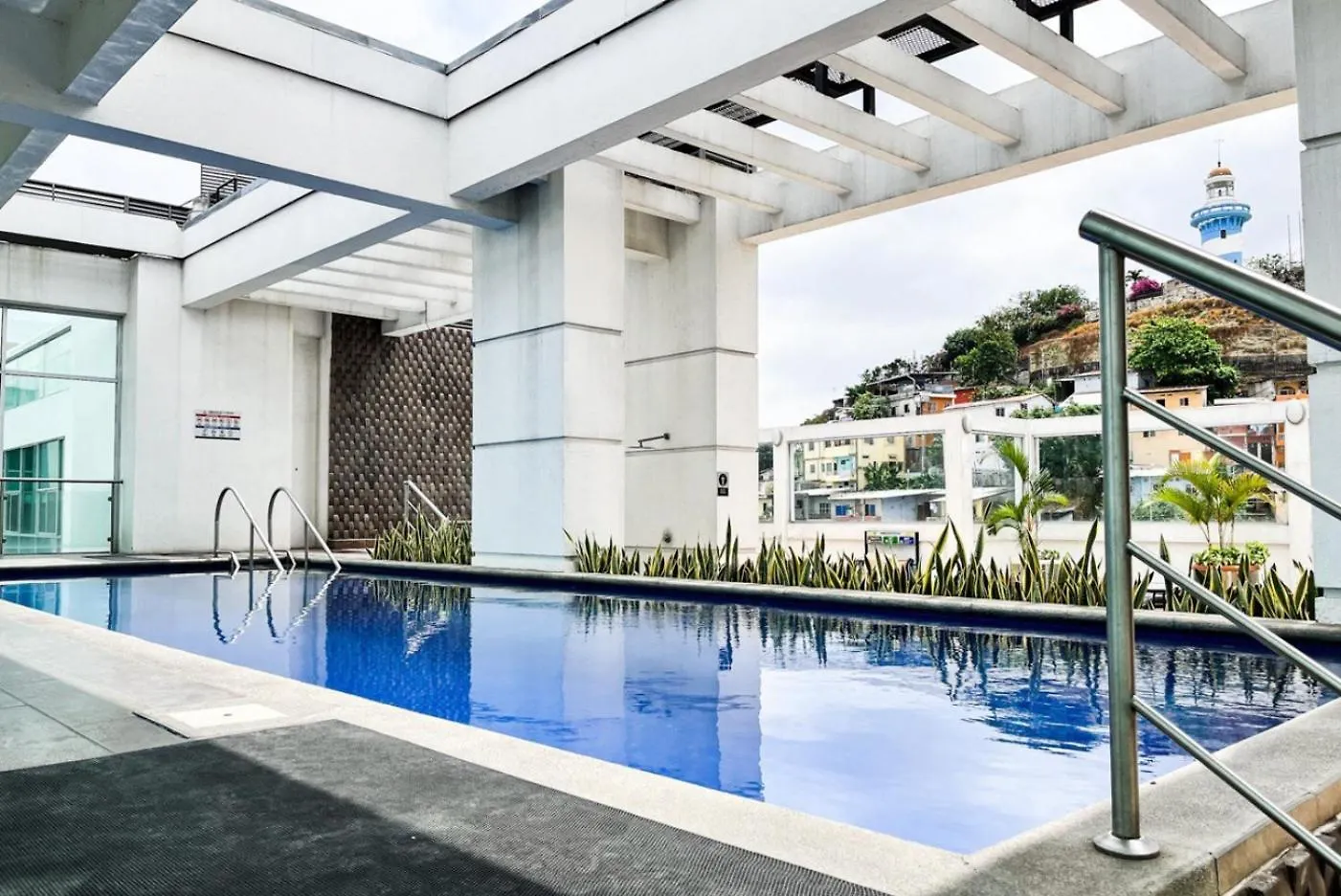 Lujoso Depa Con Piscina - Jacuzzi Y Vista Al Rio Desde La Habitacion Guayaquil 0*,